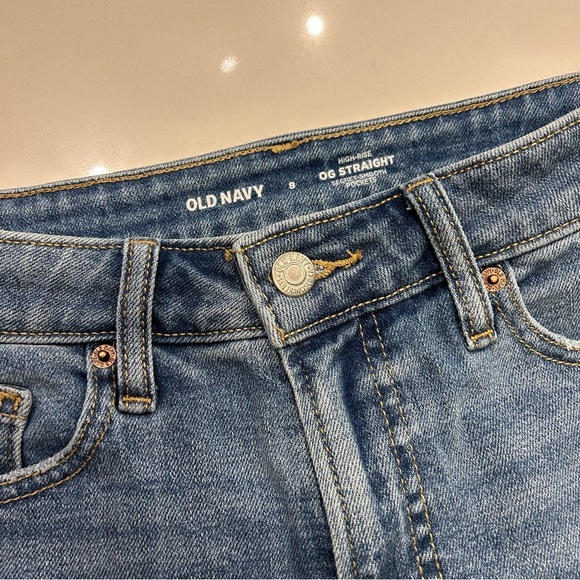 Old Navy Women's Blue Denim Shorts Size 8 - Picture 2 of 4